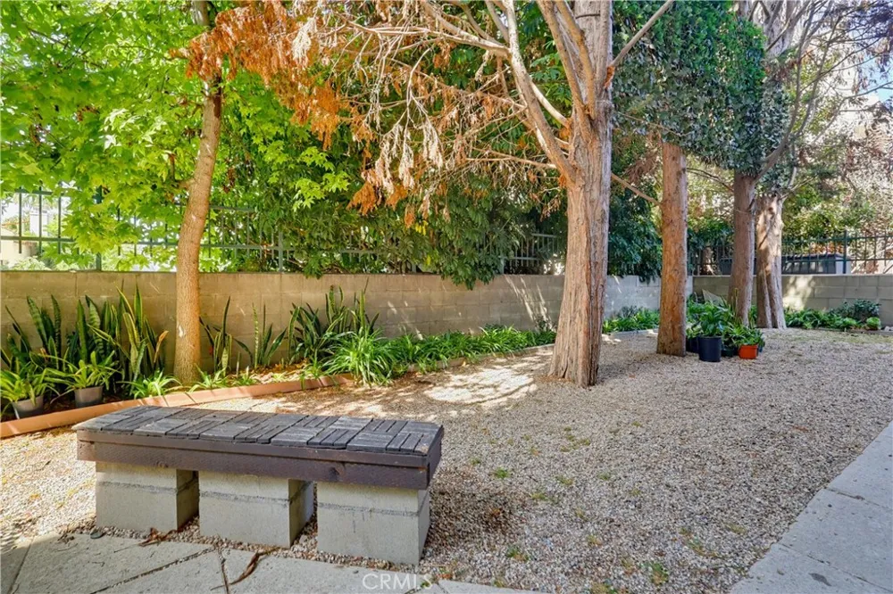 3535 Dunn Drive #201 Los Angeles, CA 90034