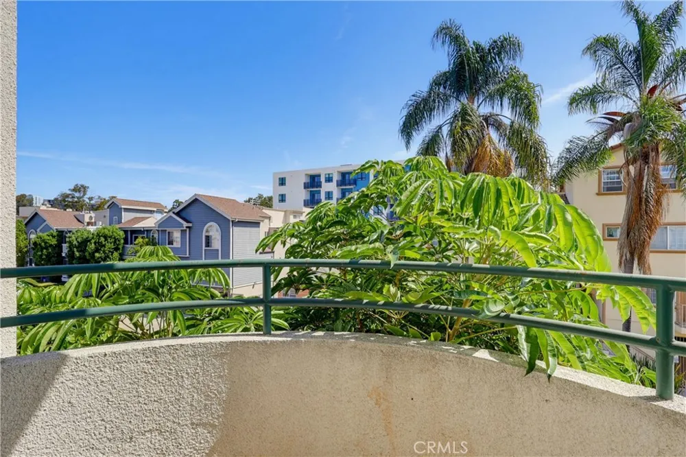 3535 Dunn Drive #201 Los Angeles, CA 90034