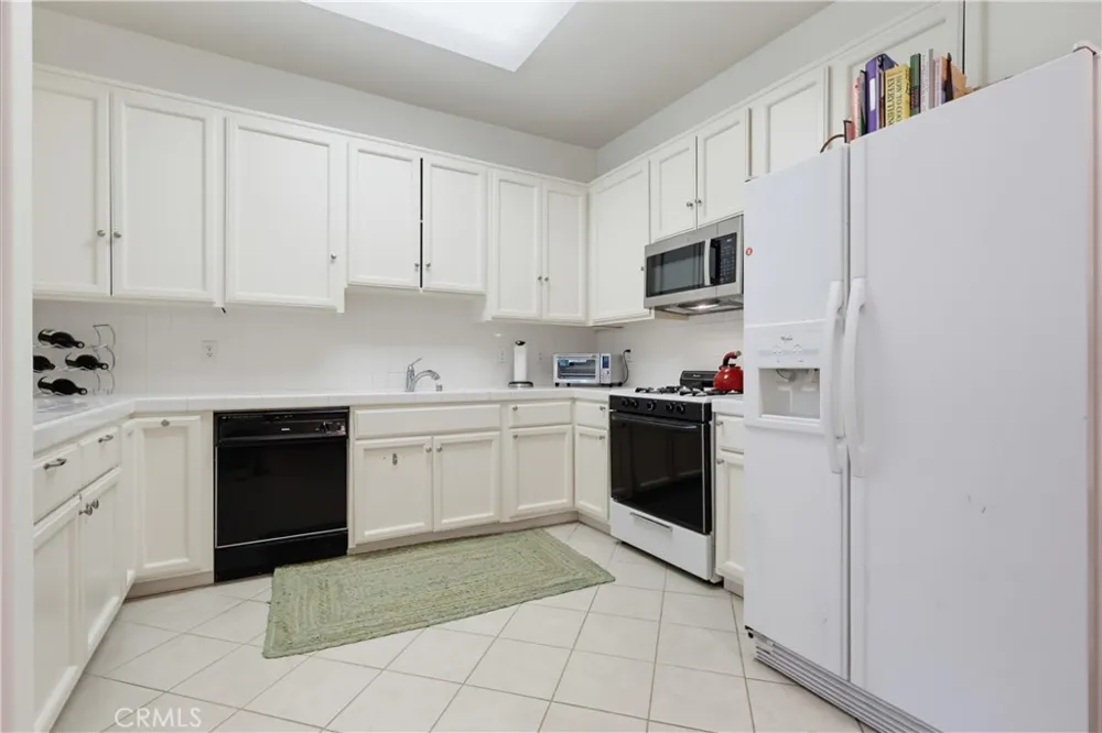 3535 Dunn Drive #201 Los Angeles, CA 90034