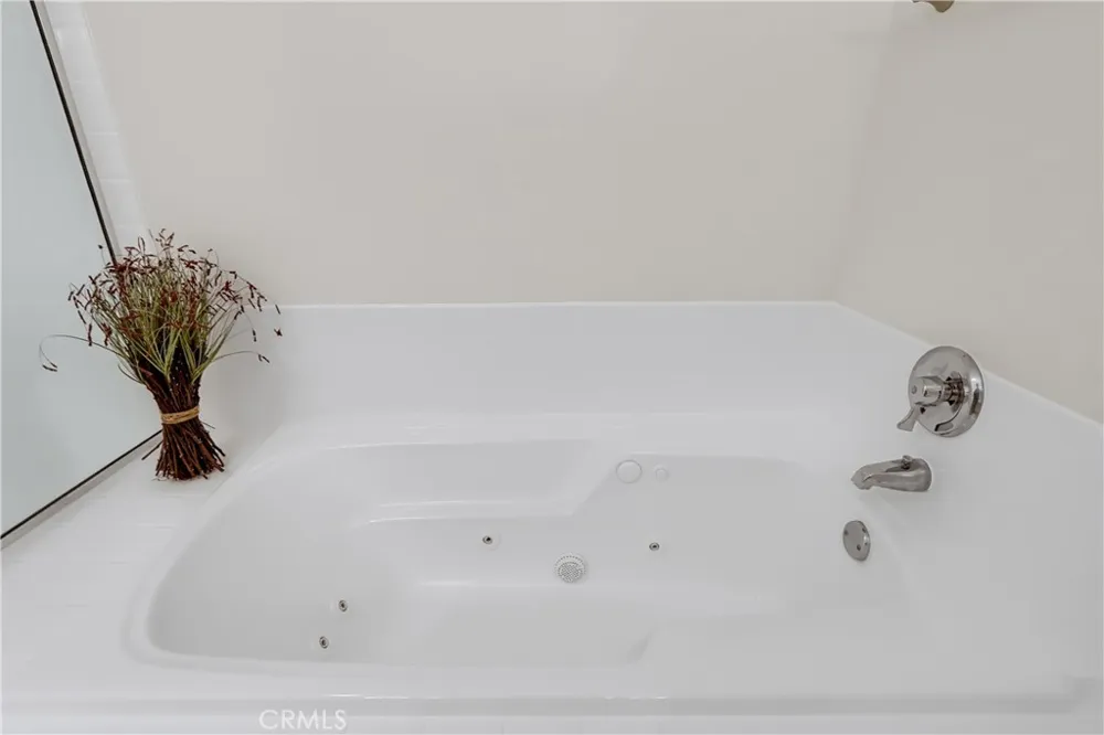 3535 Dunn Drive #201 Los Angeles, CA 90034