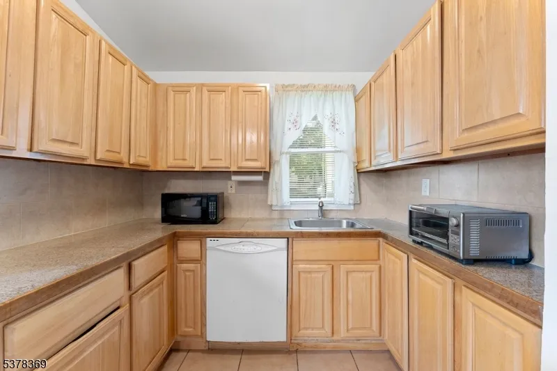 78 Girard Pl Newark City, NJ 07108