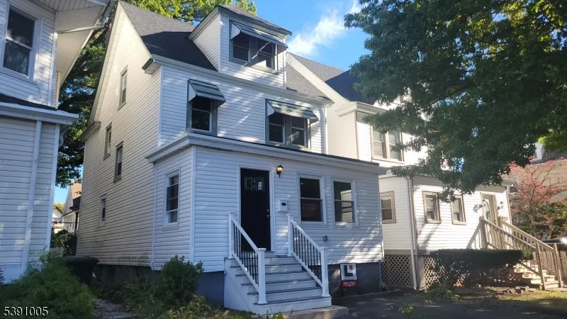 94 Sanford St East Orange City, NJ 07018