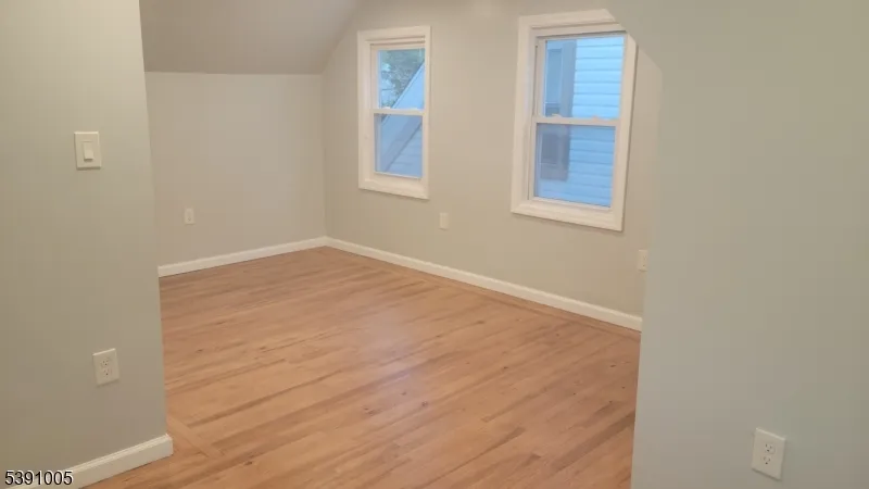 94 Sanford St East Orange City, NJ 07018