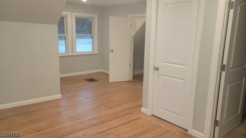 94 Sanford St East Orange City, NJ 07018