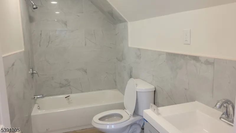 94 Sanford St East Orange City, NJ 07018