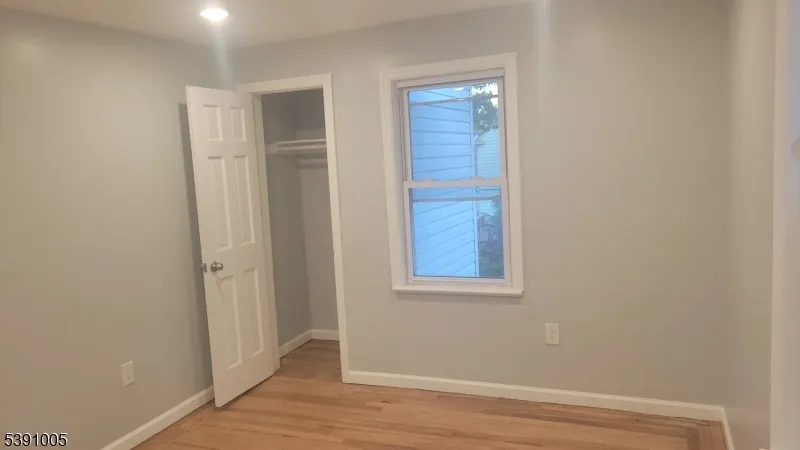 94 Sanford St East Orange City, NJ 07018