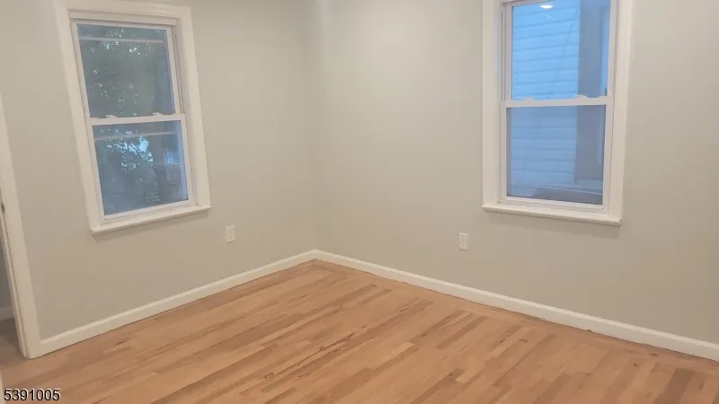 94 Sanford St East Orange City, NJ 07018