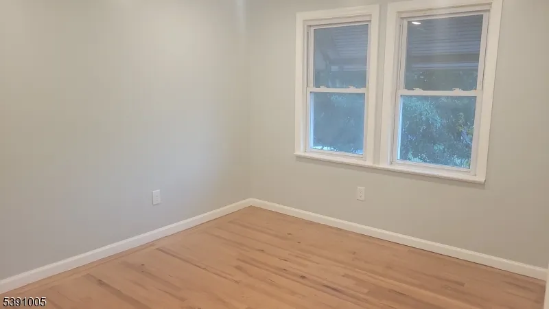 94 Sanford St East Orange City, NJ 07018