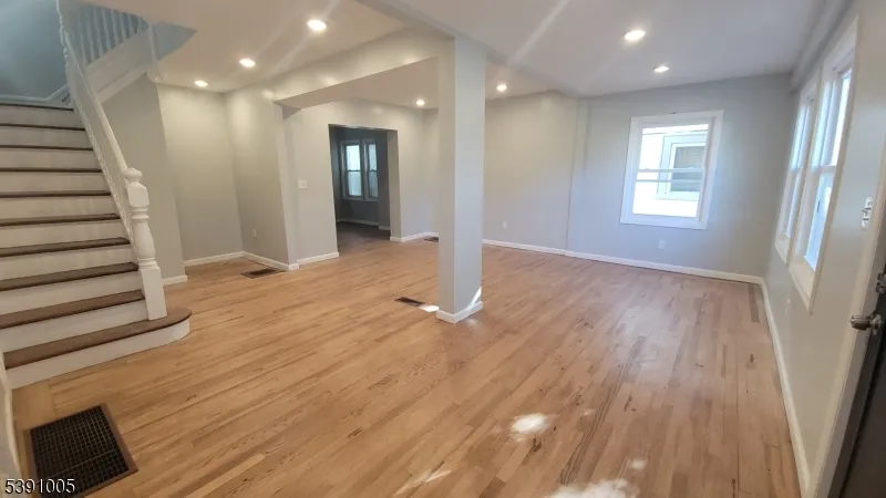94 Sanford St East Orange City, NJ 07018