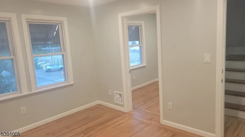 94 Sanford St East Orange City, NJ 07018