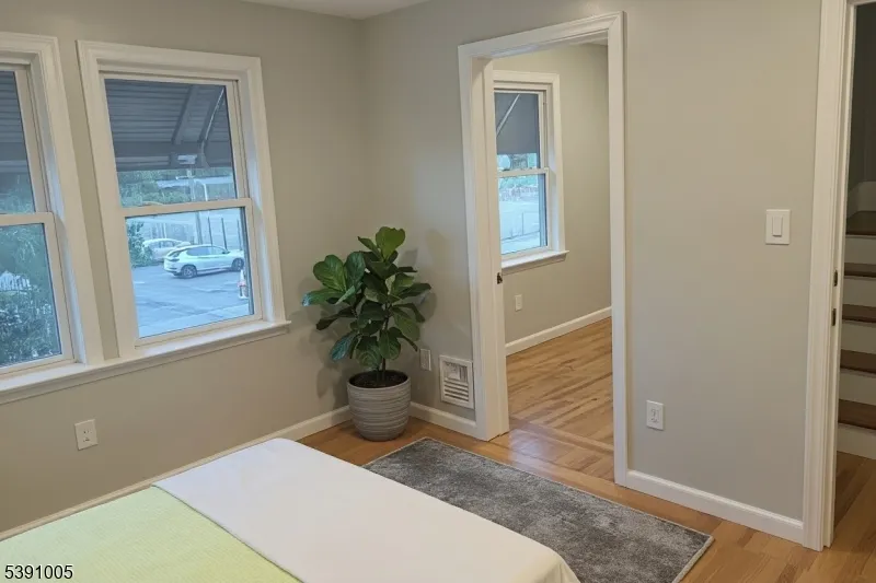 94 Sanford St East Orange City, NJ 07018