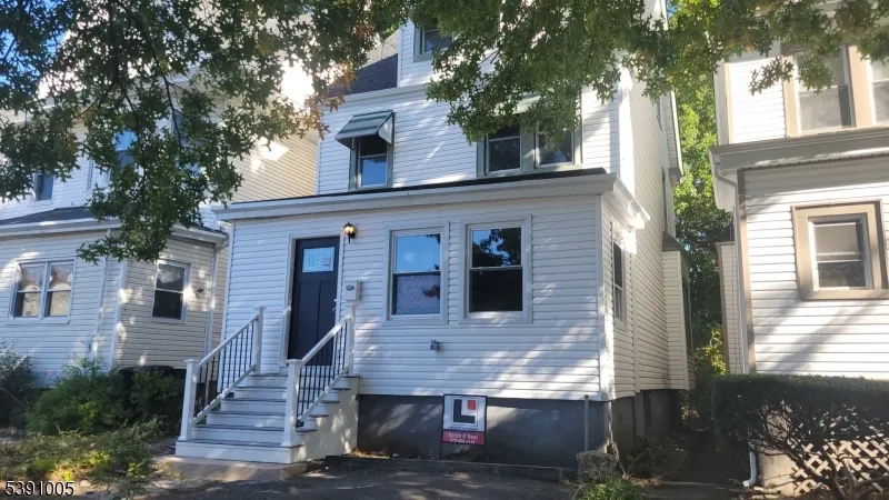 94 Sanford St East Orange City, NJ 07018
