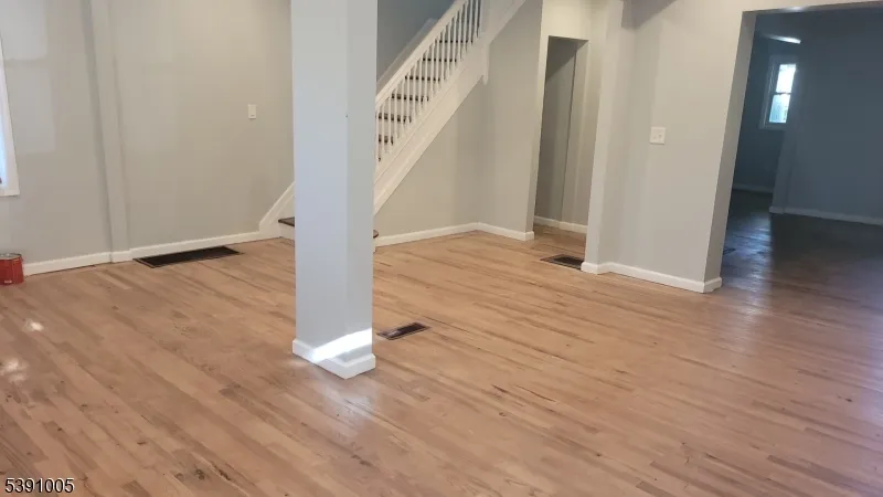 94 Sanford St East Orange City, NJ 07018