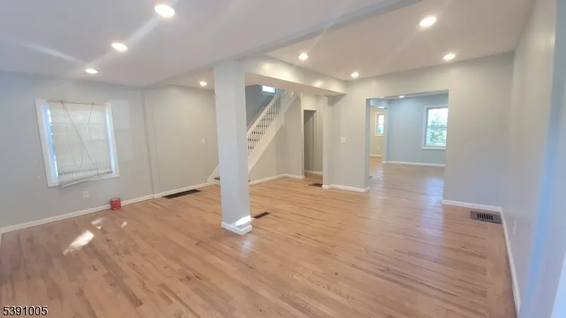 94 Sanford St East Orange City, NJ 07018