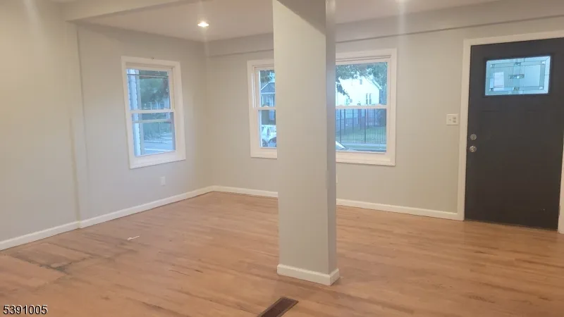 94 Sanford St East Orange City, NJ 07018