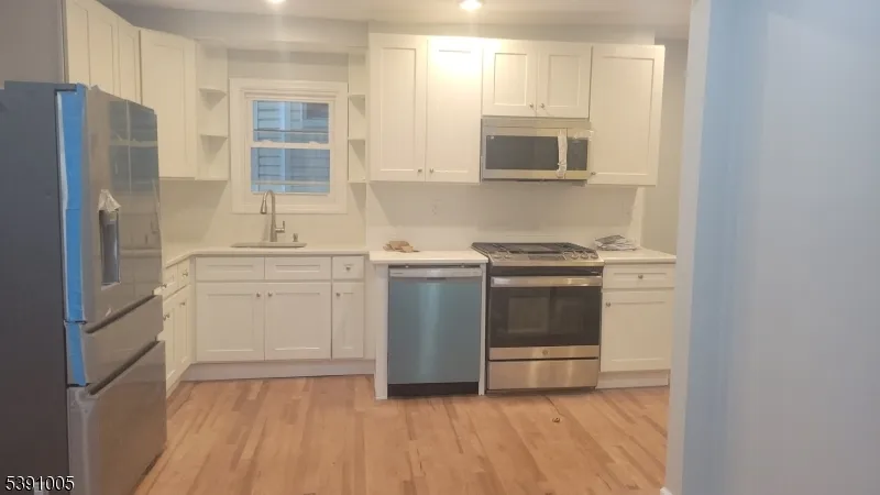 94 Sanford St East Orange City, NJ 07018