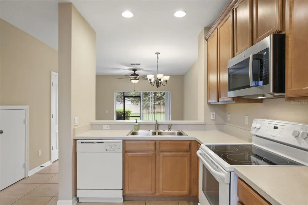 10332 MANDERLEY WAY #111 Orlando, FL 32829