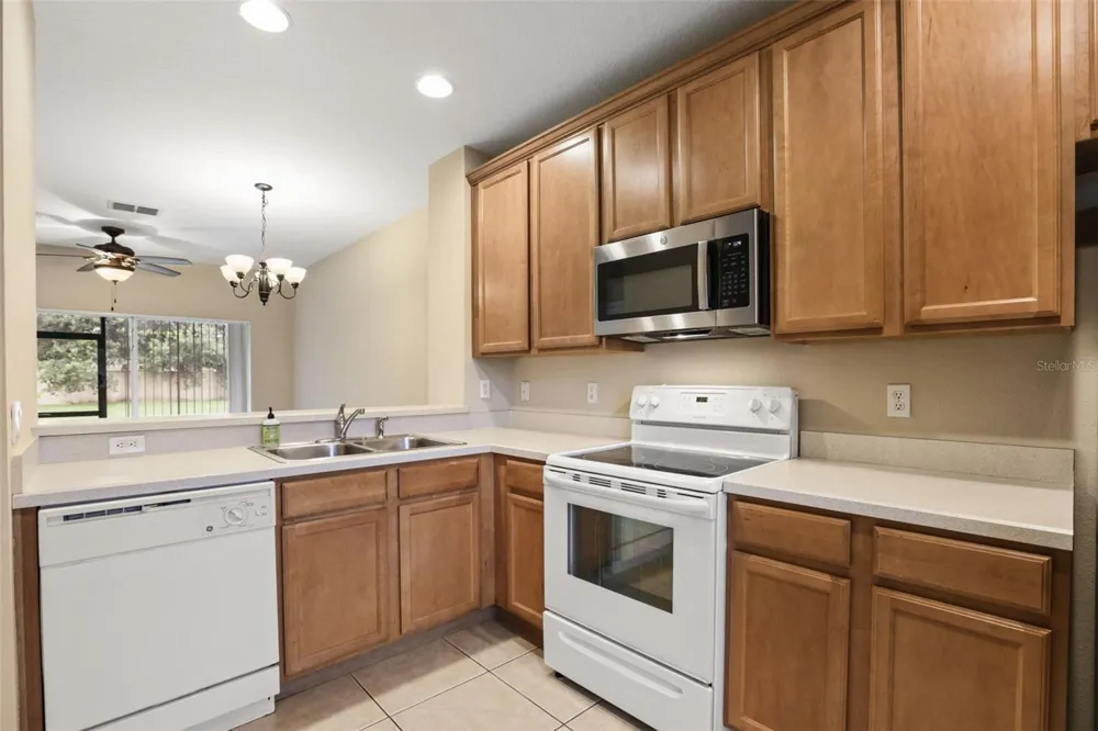 10332 MANDERLEY WAY #111 Orlando, FL 32829