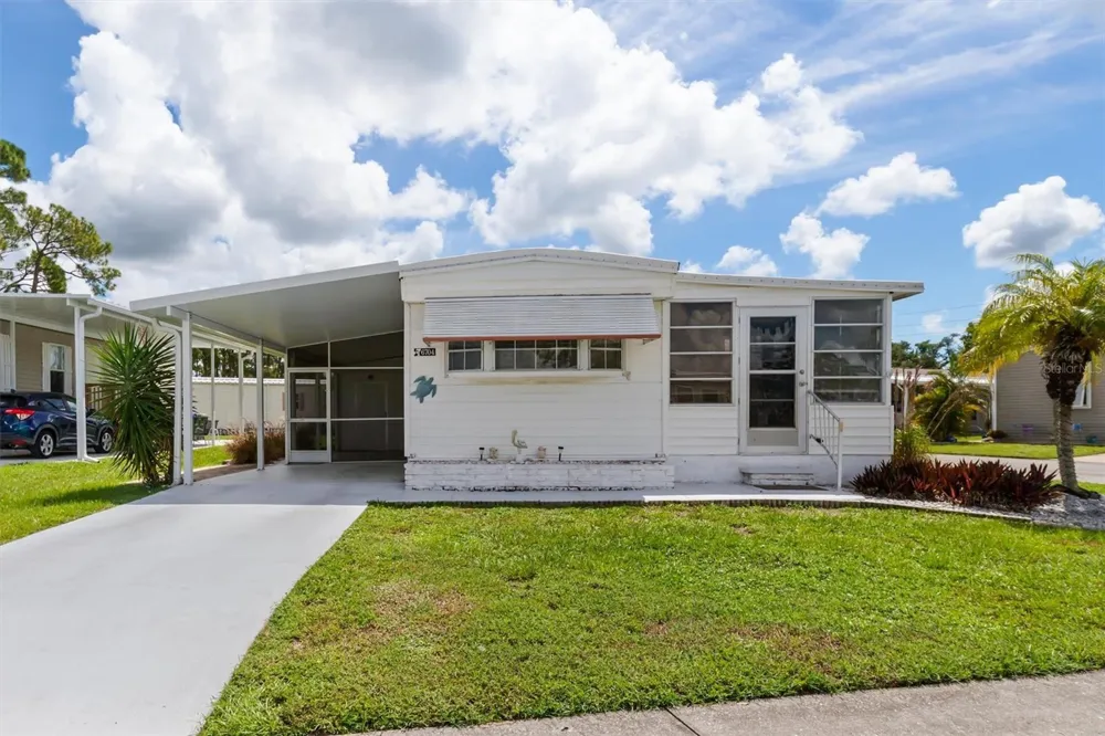 6704 HOEMI COURT North Port, FL 34287