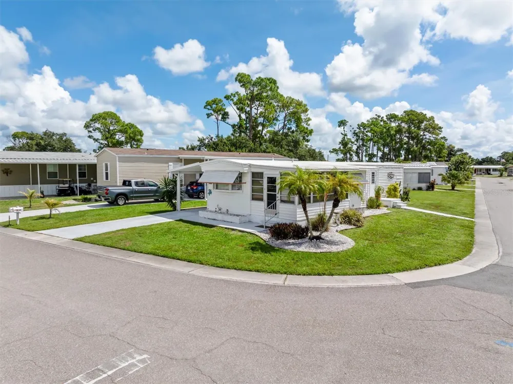 6704 HOEMI COURT North Port, FL 34287