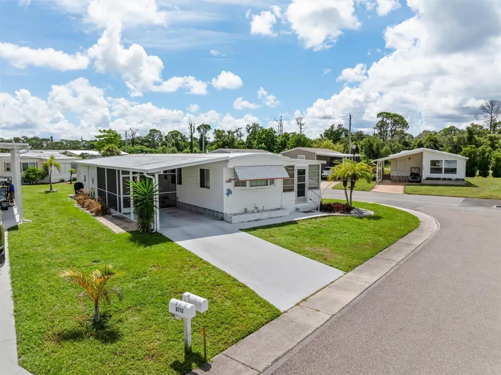 6704 HOEMI COURT North Port, FL 34287