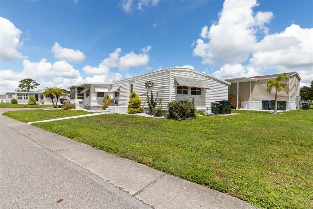 6704 HOEMI COURT North Port, FL 34287