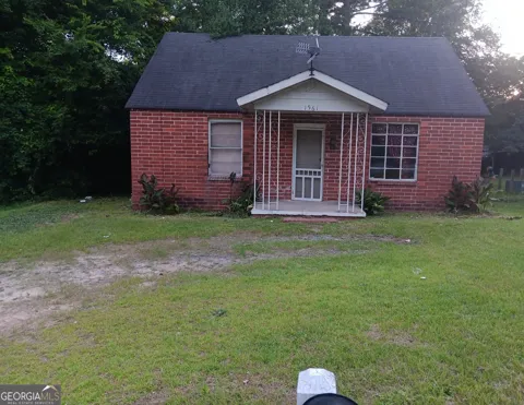 1561 Dexter AVE