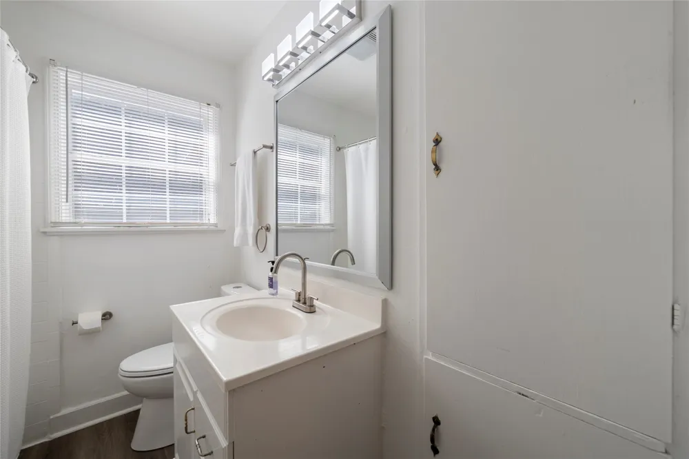 2509 Quarry Road #B Austin, TX 78703