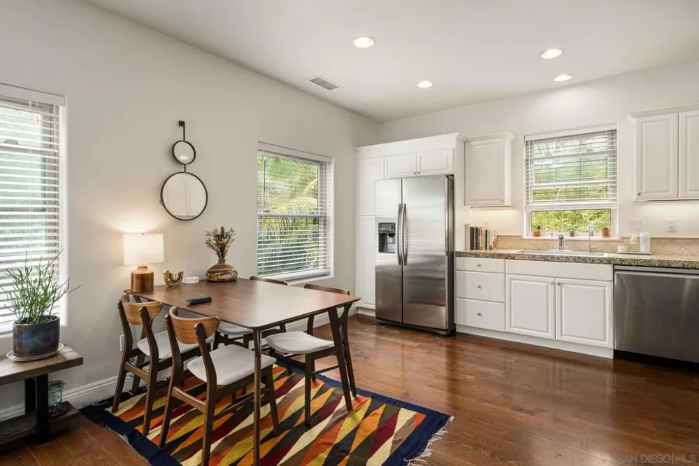 1040 Crest Dr Encinitas, CA 92024