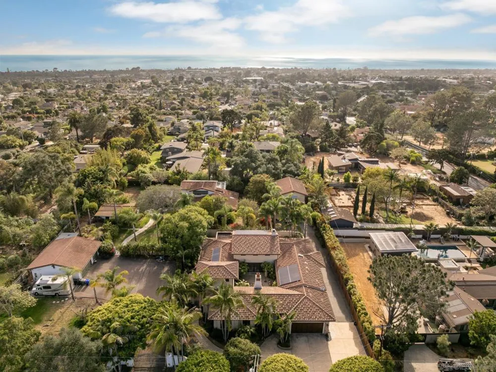 1040 Crest Dr Encinitas, CA 92024