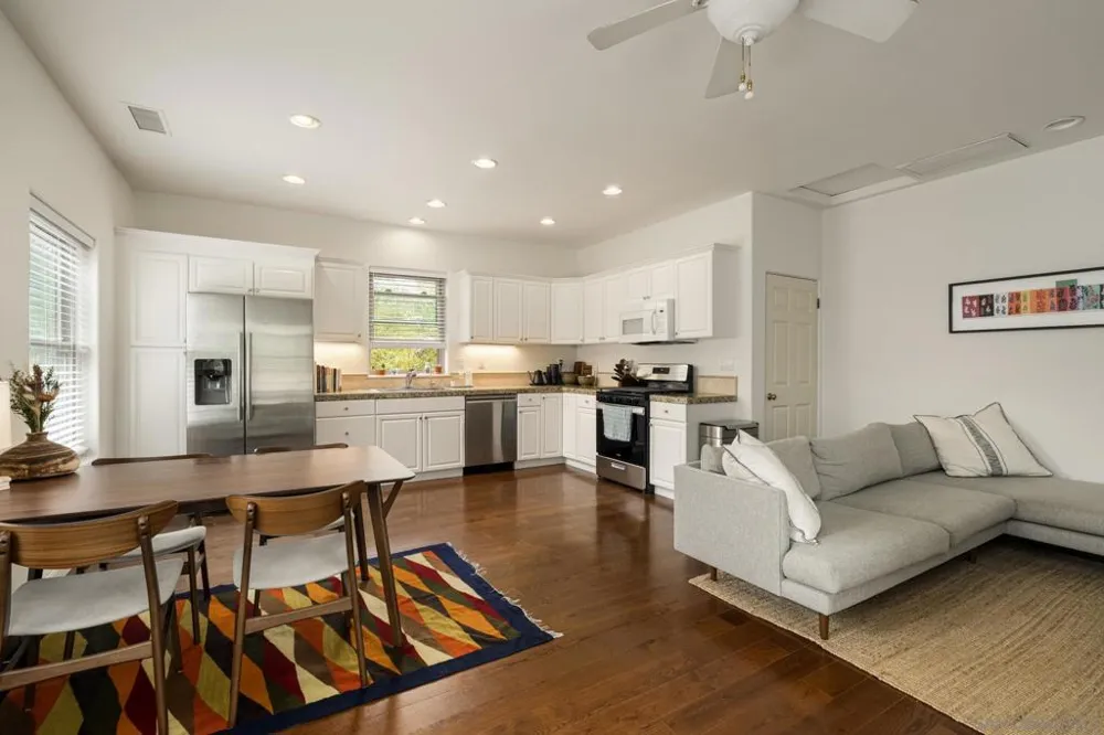 1040 Crest Dr Encinitas, CA 92024