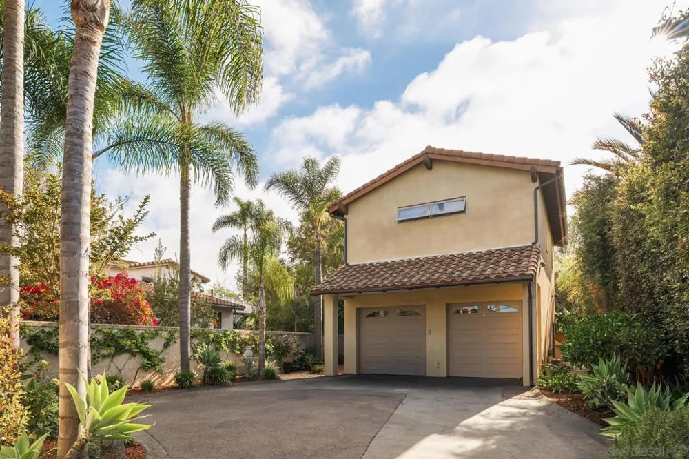 1040 Crest Dr Encinitas, CA 92024