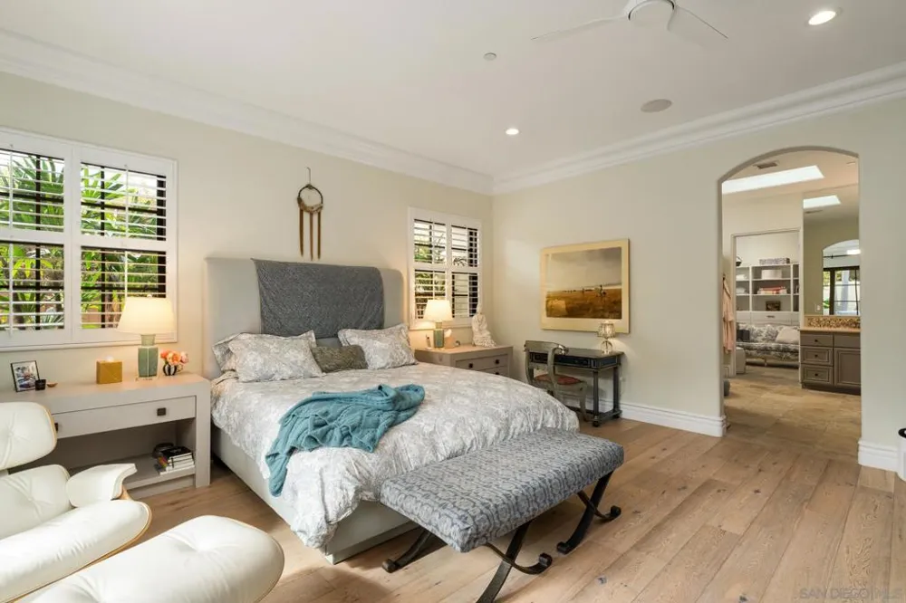 1040 Crest Dr Encinitas, CA 92024