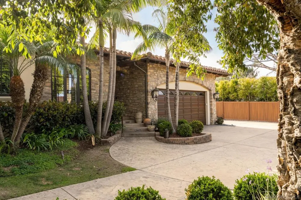 1040 Crest Dr Encinitas, CA 92024