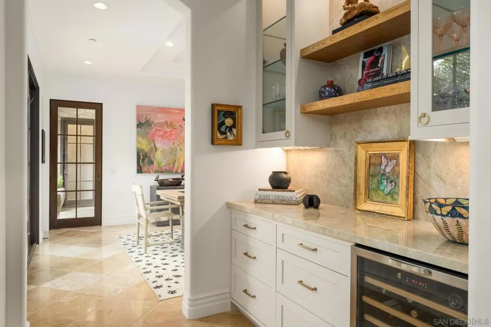 1040 Crest Dr Encinitas, CA 92024