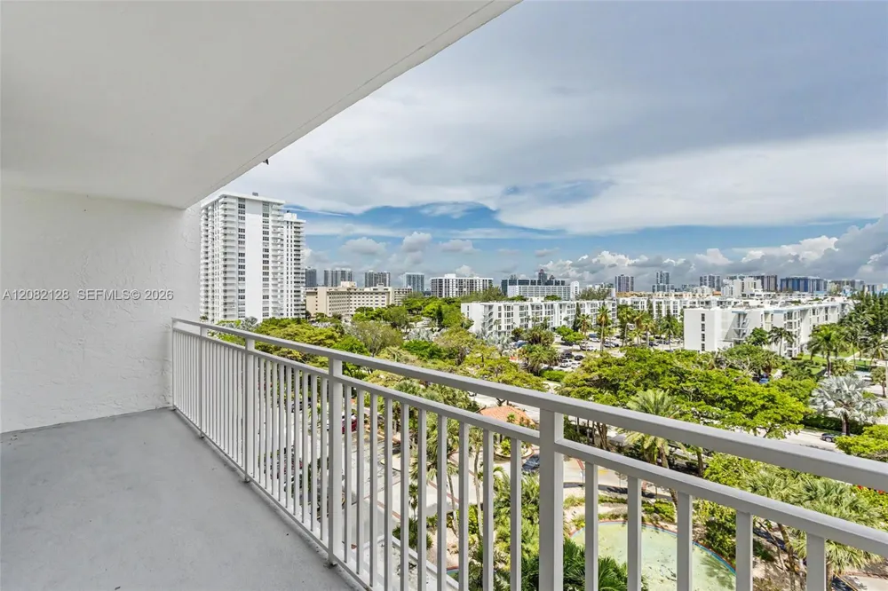 210 174th St #816 Sunny Isles Beach, FL 33160