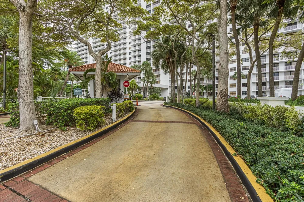 210 174th St #816 Sunny Isles Beach, FL 33160