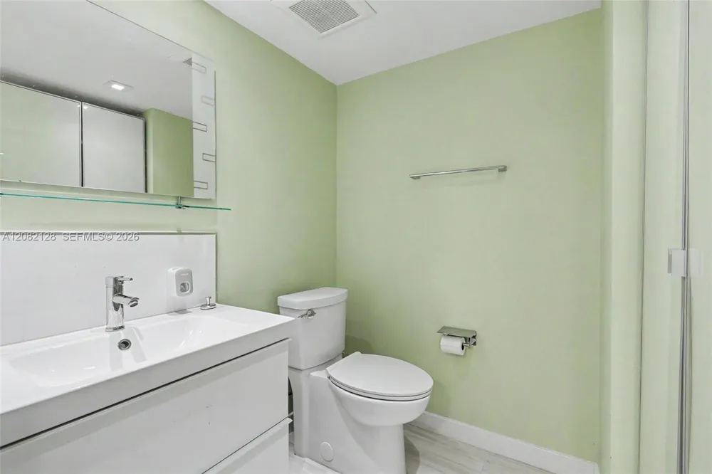 210 174th St #816 Sunny Isles Beach, FL 33160