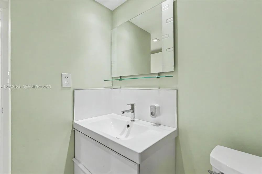 210 174th St #816 Sunny Isles Beach, FL 33160