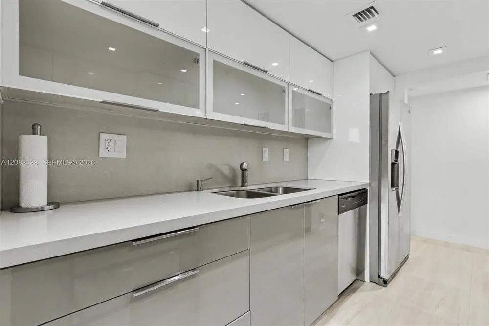 210 174th St #816 Sunny Isles Beach, FL 33160