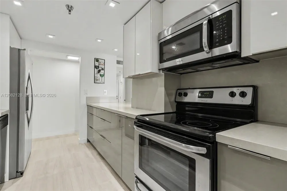 210 174th St #816 Sunny Isles Beach, FL 33160