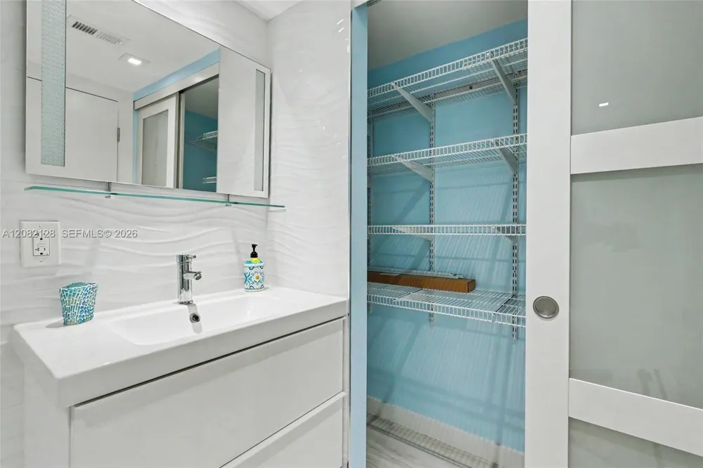 210 174th St #816 Sunny Isles Beach, FL 33160