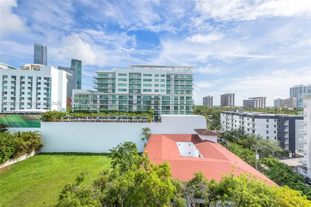 201 SW 17th Rd #807 Miami, FL 33129