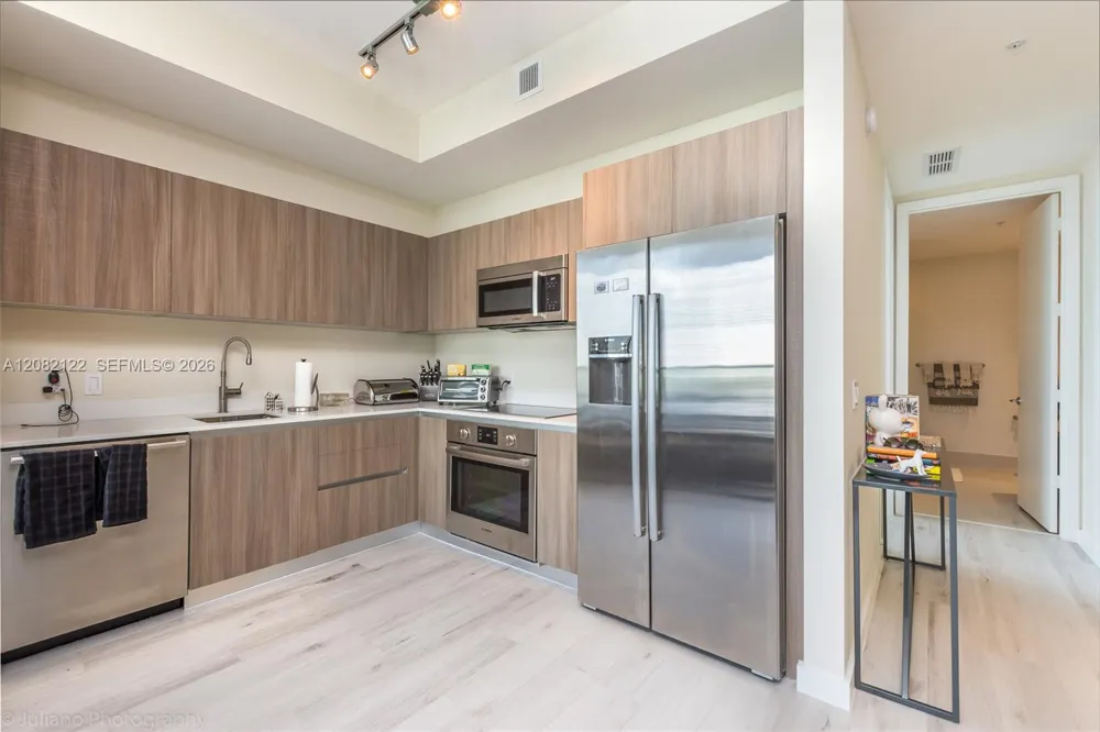201 SW 17th Rd #807 Miami, FL 33129