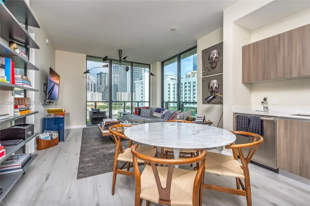 201 SW 17th Rd #807 Miami, FL 33129