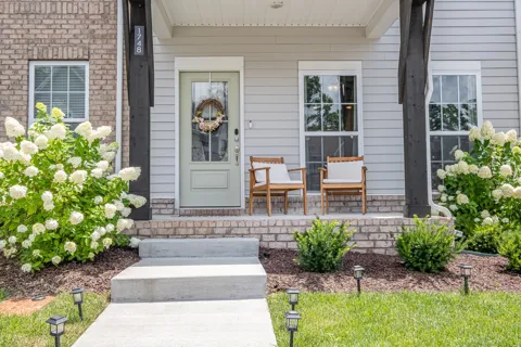 1748 Fenway Loop