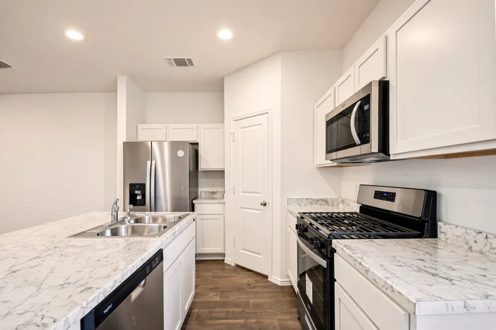 599 Arnold Loop #B Kyle, TX 78640