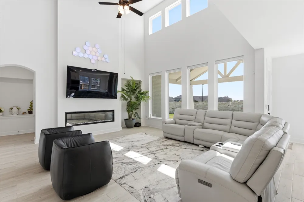 396 Hollister Drive Liberty Hill, TX 78642