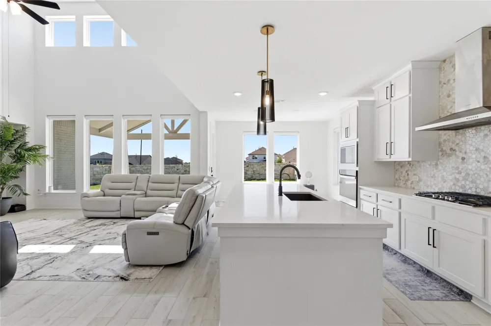 396 Hollister Drive Liberty Hill, TX 78642