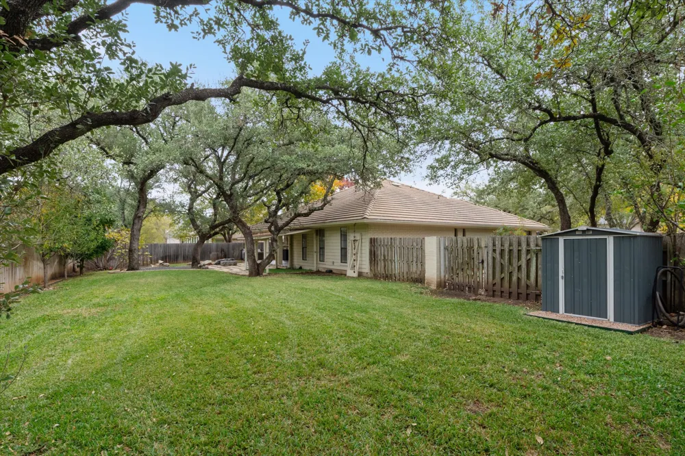 109 White Sands Drive Lakeway, TX 78734